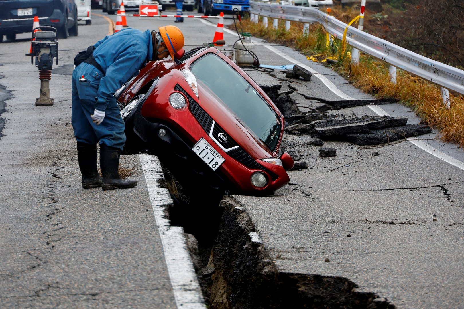 image Japan quake: survivors face freezing rain, threat of landslides