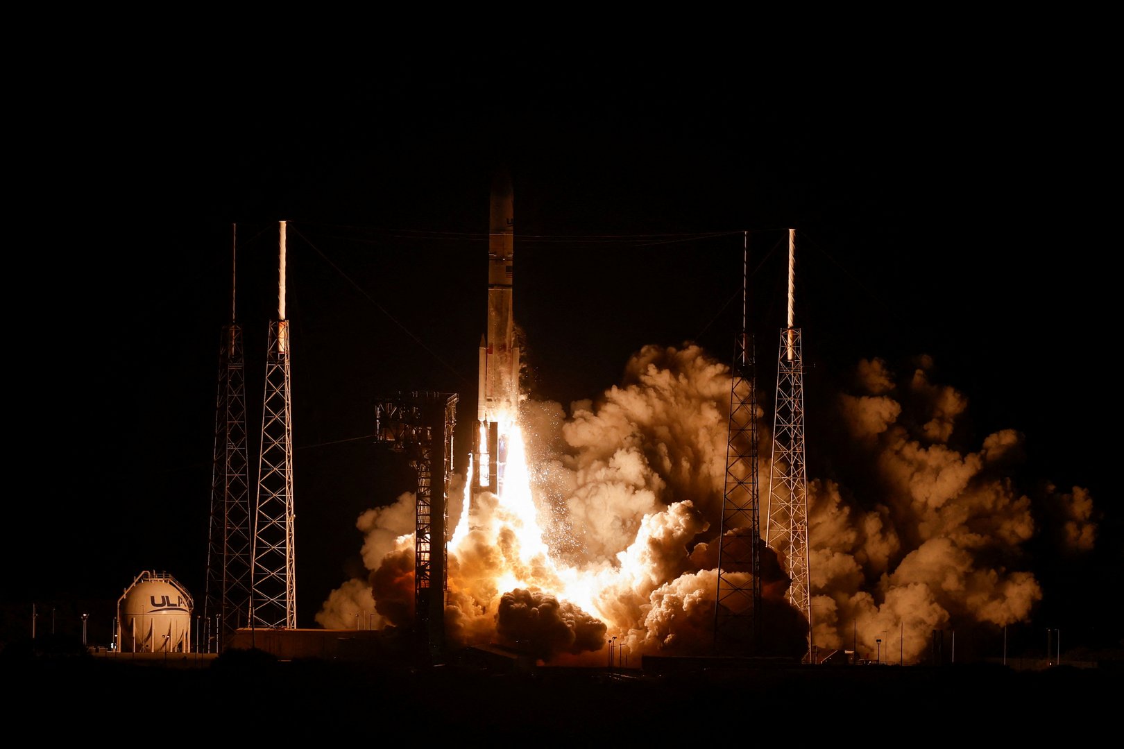 image New Vulcan rocket sends privately-built Moon lander to space