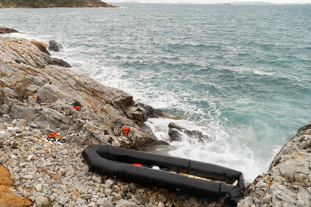 image Two migrants found dead, 30 rescued off Greek island