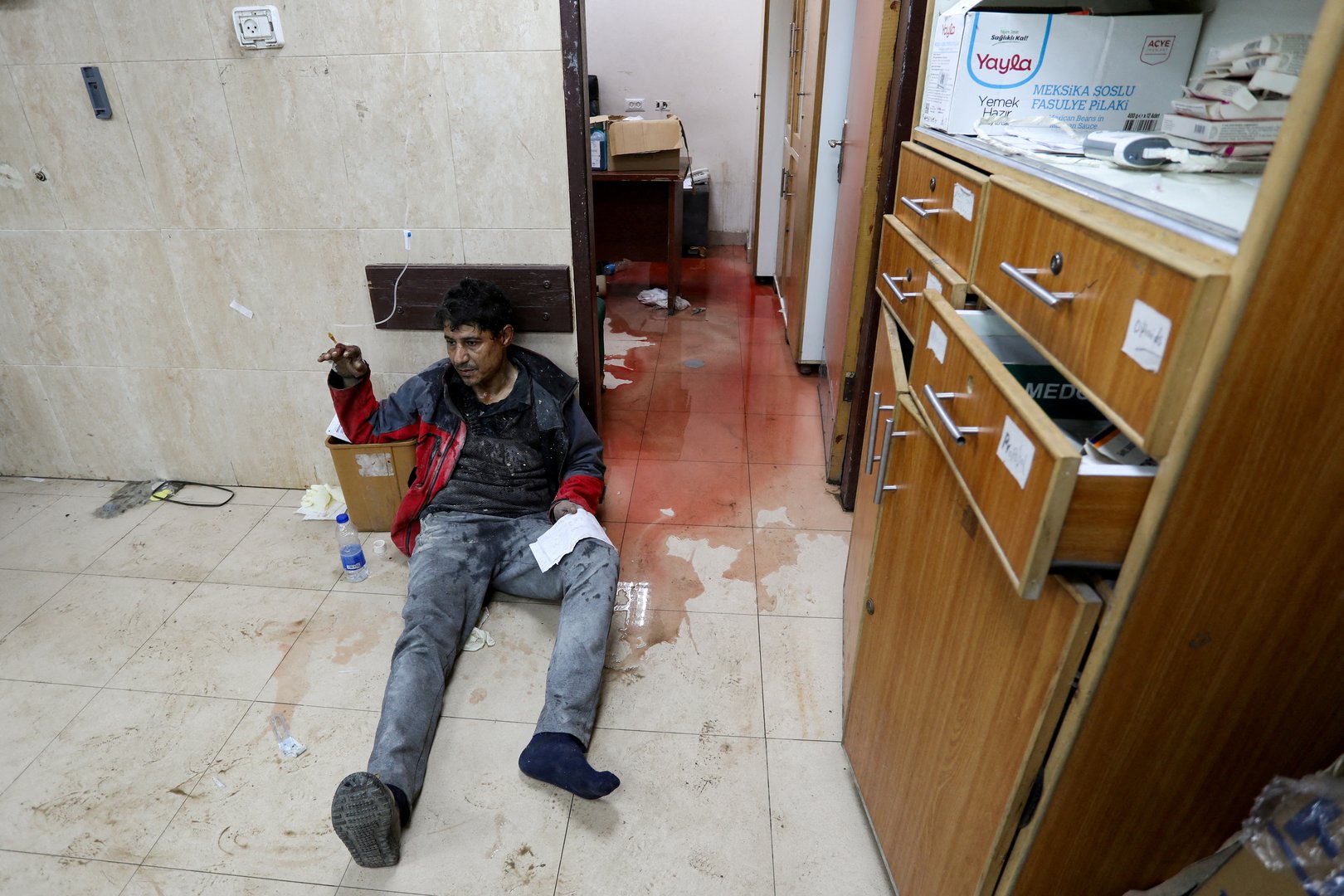 image Exhausted Gaza medics struggle to help casualties from Israeli bombardment