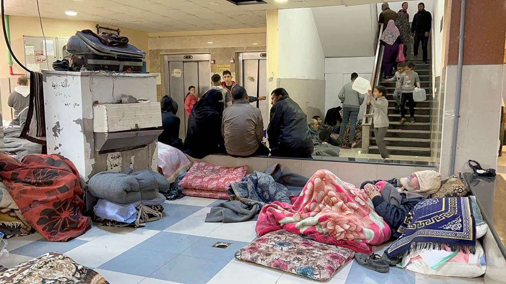 image Battle of Khan Younis threatens biggest hospital still functioning in Gaza (Updated)