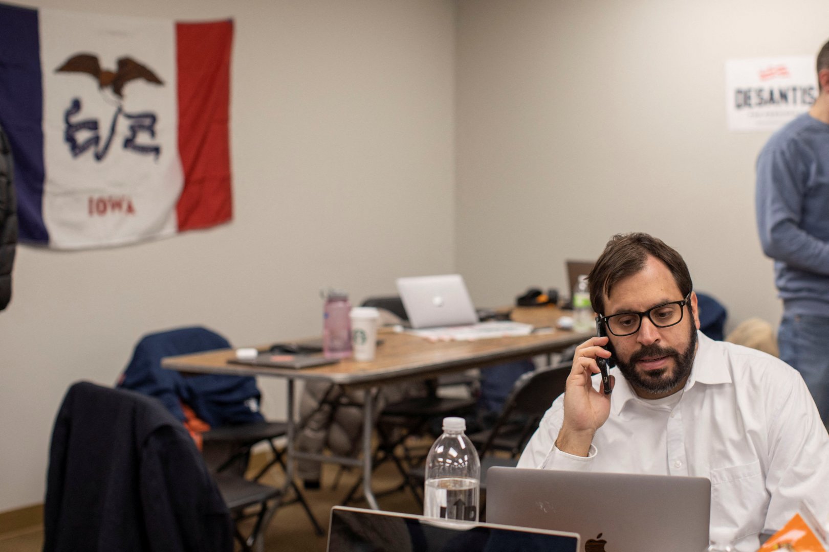 image Republican rivals make final push in Iowa ahead of first test against Trump