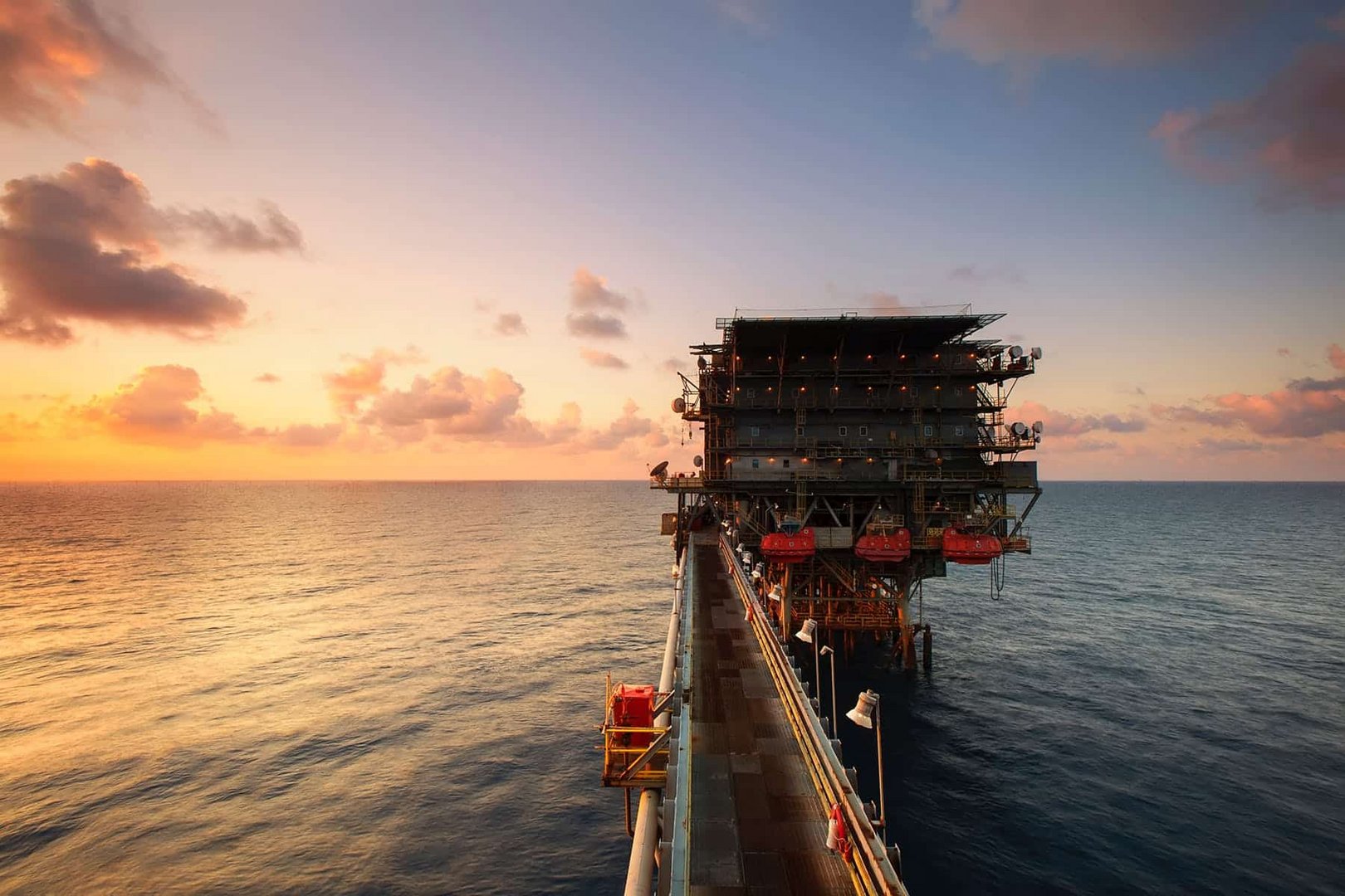 image Oil prices rise 1%