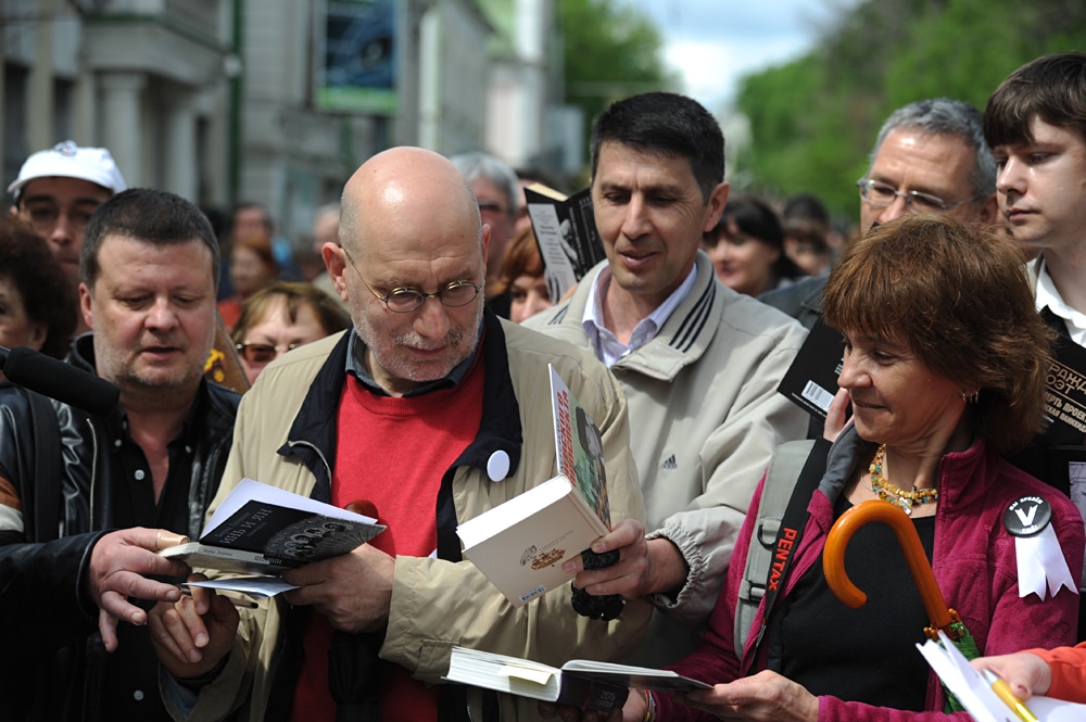 image Russia designates one of its most popular writers a &#8216;foreign agent&#8217;