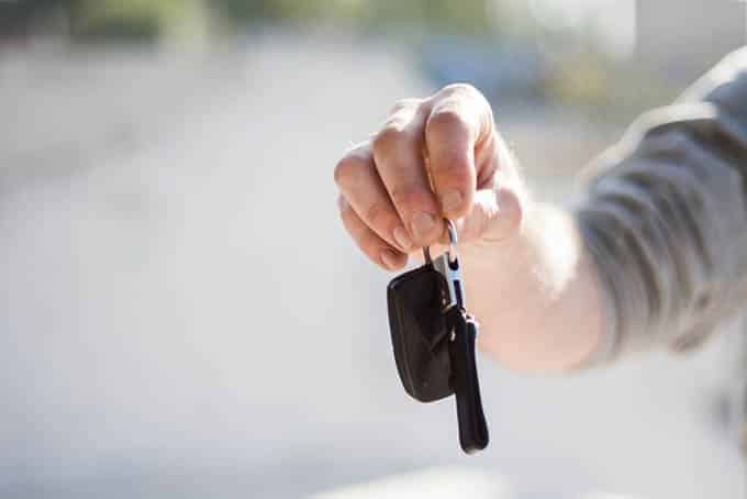 image Elderly woman claims cash stolen by man who moved her car