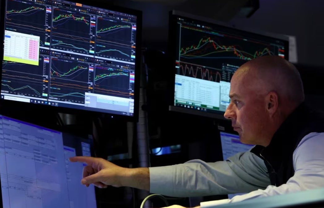 image Hedge funds retrench on risk, fearful of increased volatility