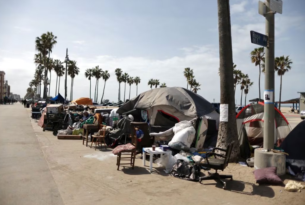 image California river cleanup discovers homeless living in caves