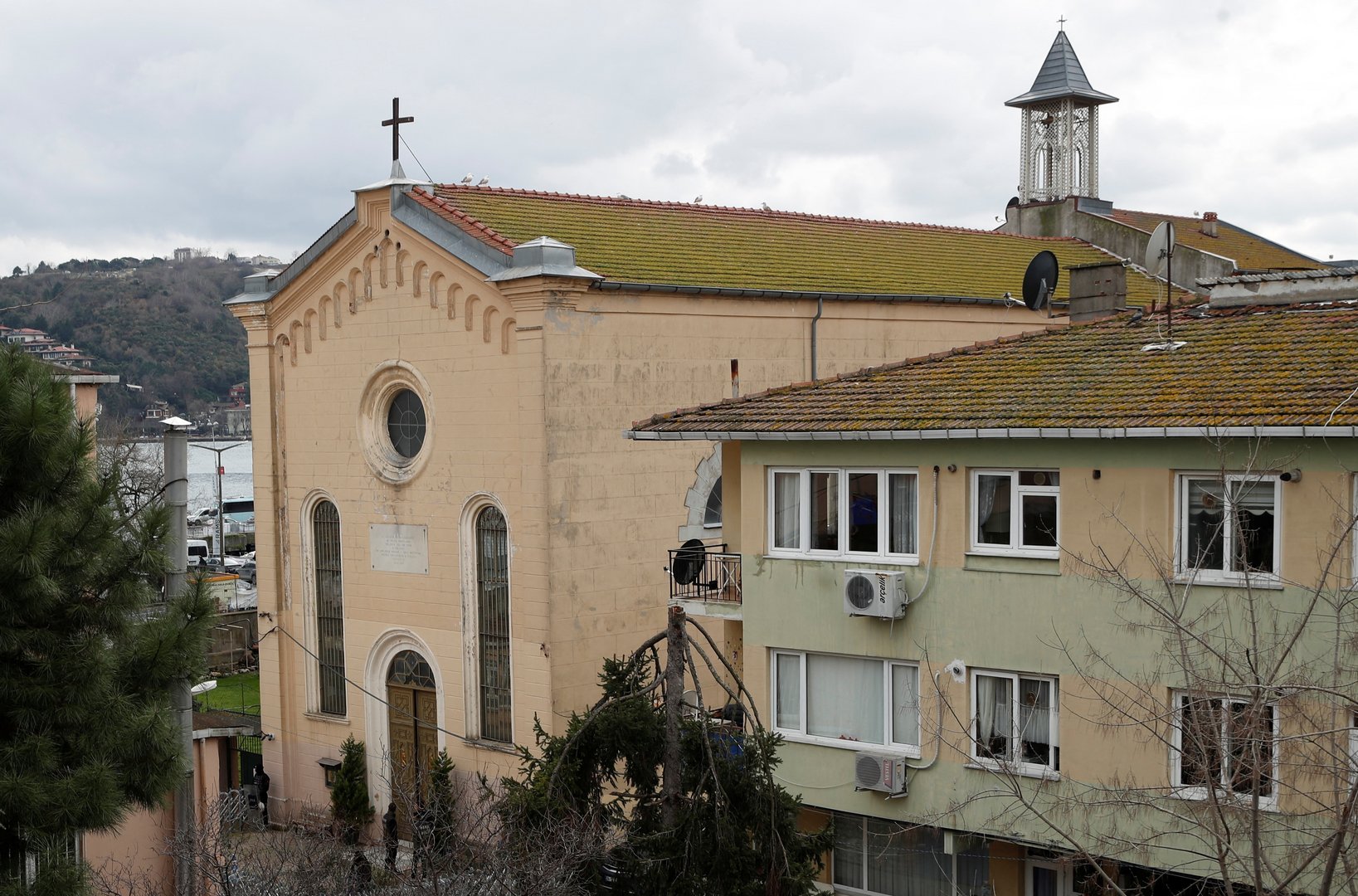 image Gunmen kill one person in Istanbul church in targeted attack