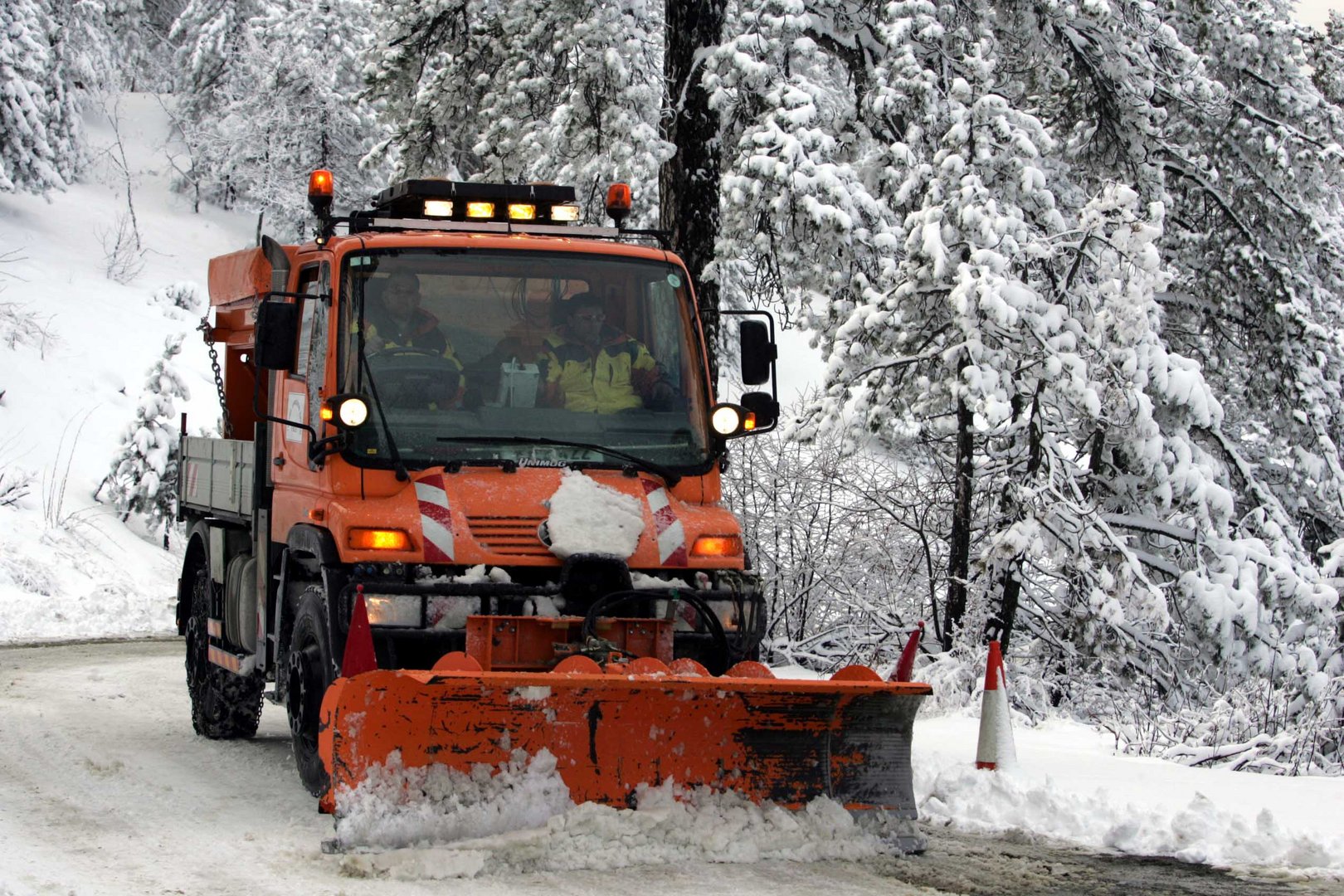 image Rain, thunderstorms and snow warning
