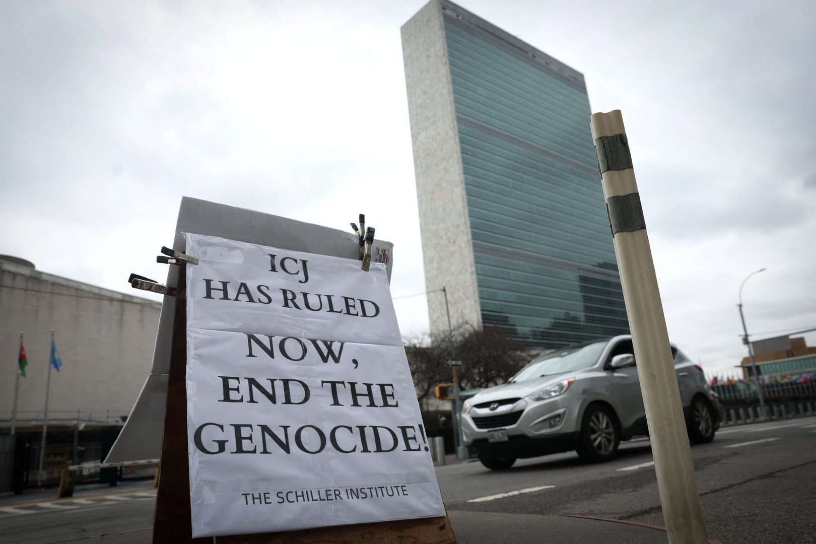 image Israel pressures Gaza cities, health officials say 18 die in airstrikes
