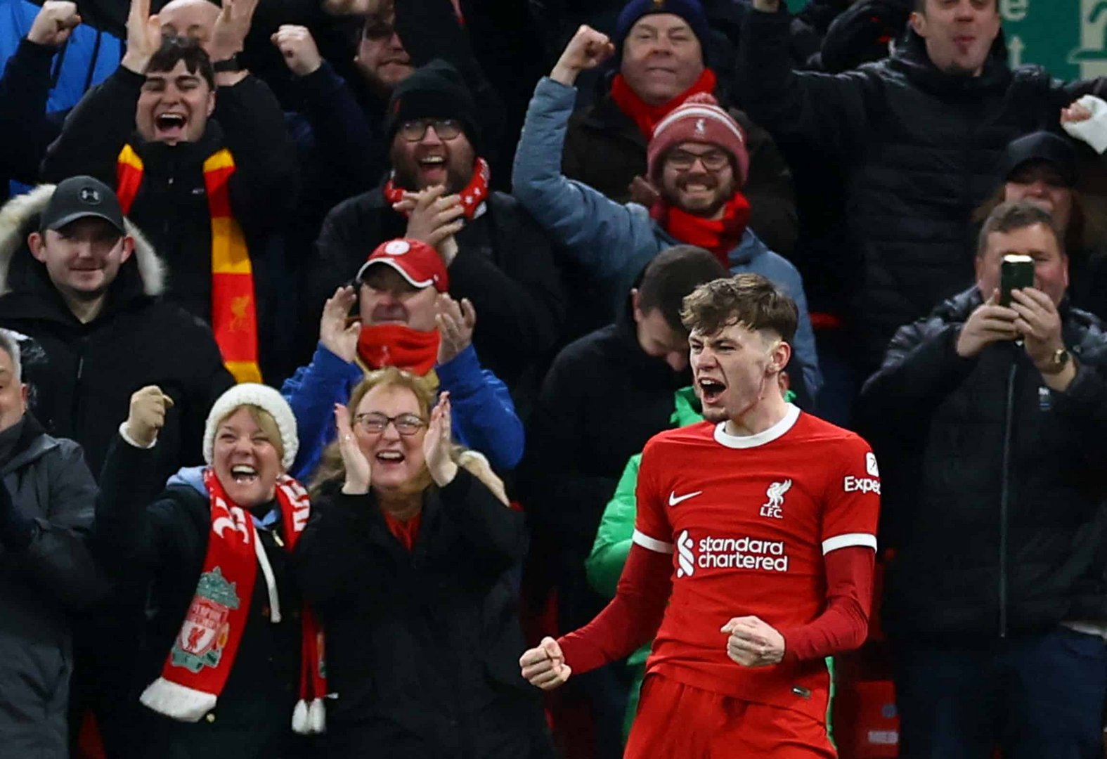 image Liverpool outclass Chelsea to move five points clear, City up to second
