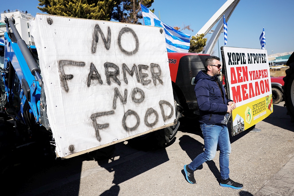 image Thousands rally in Athens as Greek farmers step up protests