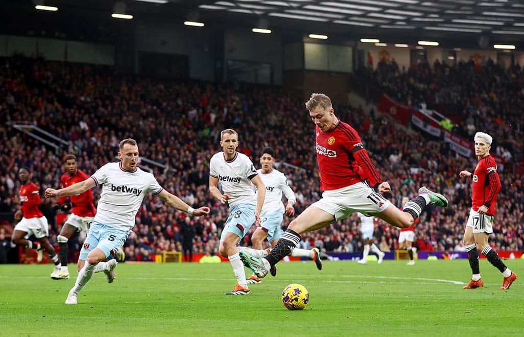 image Man United beat West Ham, Chelsea lose to Wolves