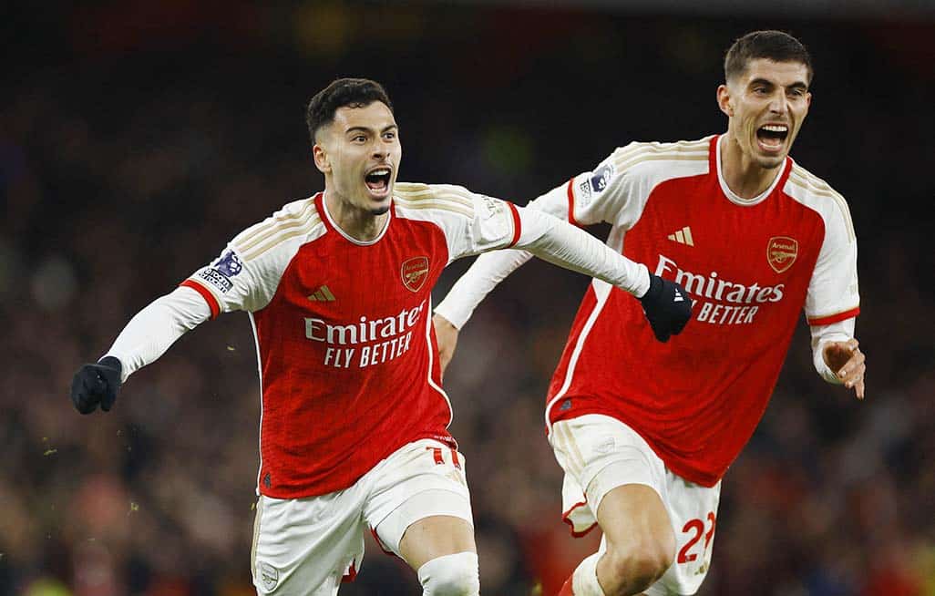 image Arsenal beat lacklustre Liverpool to close gap