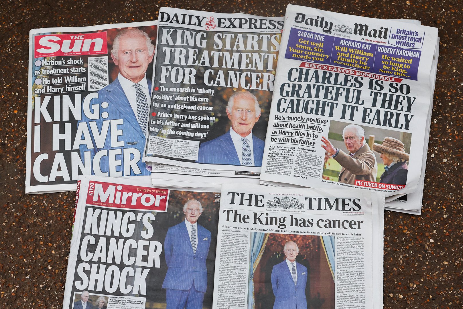 image King Charles seen in public and Harry flies in to see him after cancer diagnosis (Update)