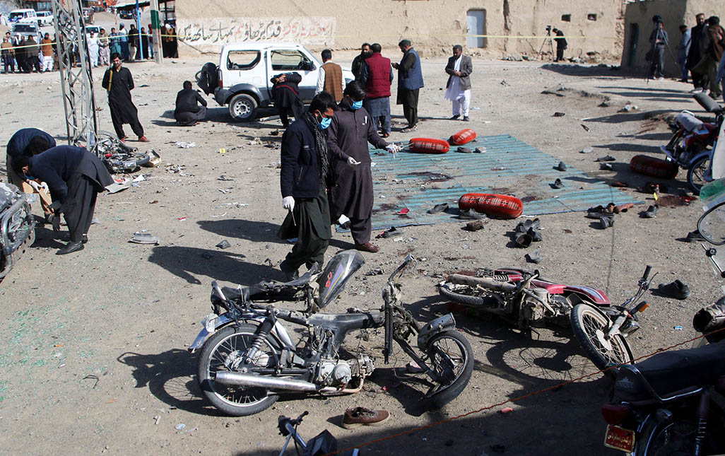 image Blasts near Pakistan candidates&#8217; offices kill 26 on election eve