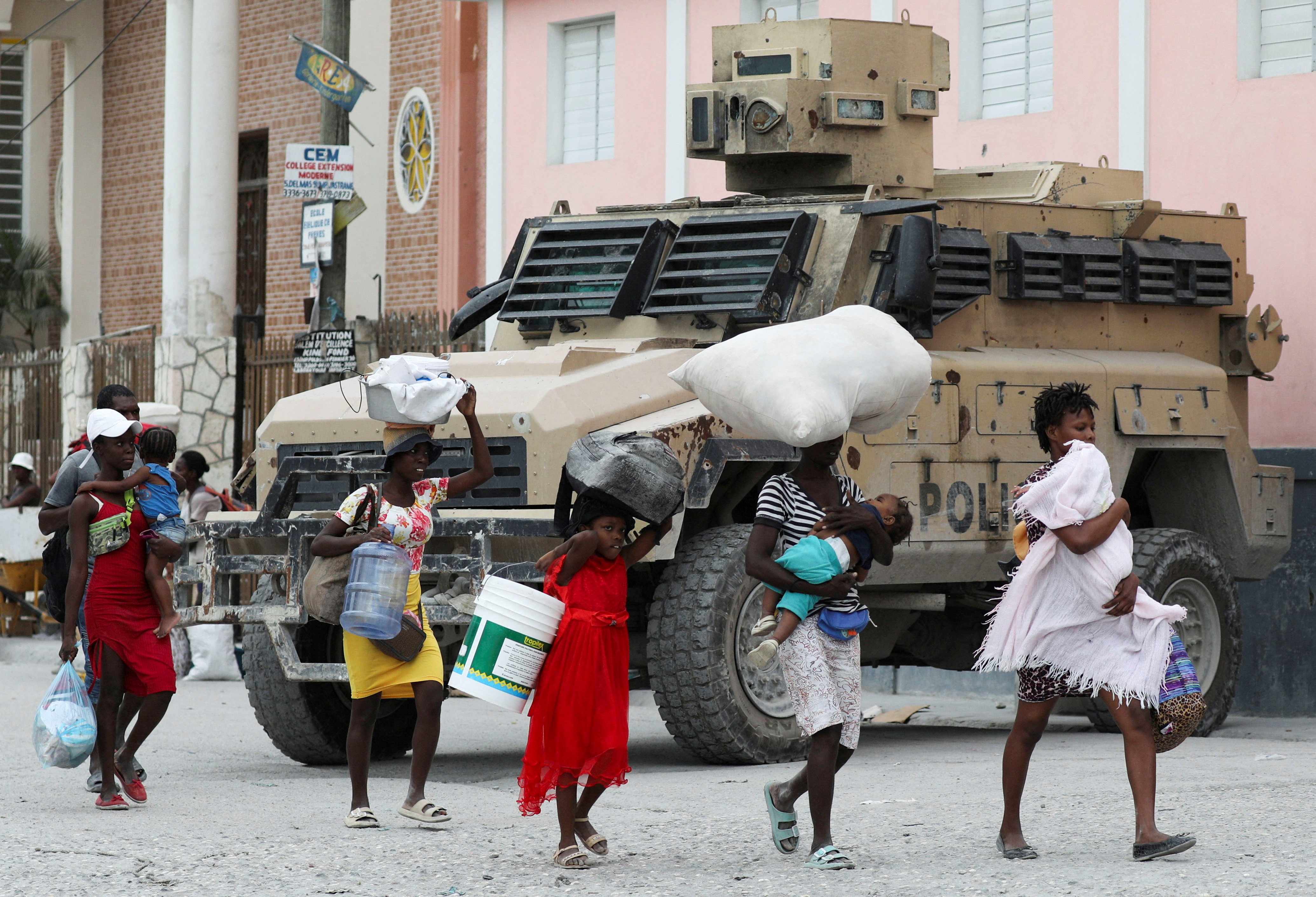 image Thousands of pregnant women at risk in Haiti&#8217;s paralyzed capital, UN says