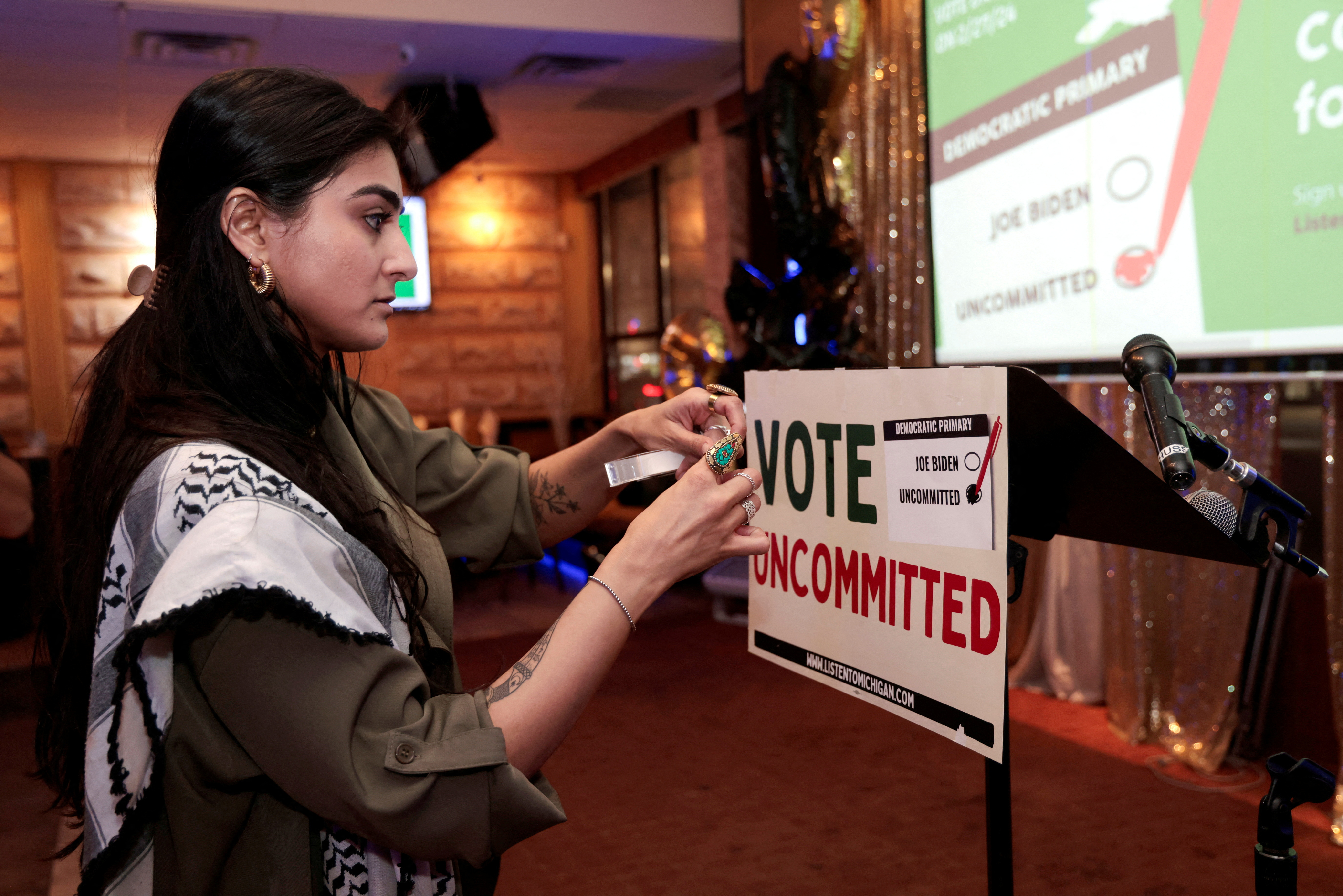 image Trump, Biden win Michigan primaries but Democrats mount Gaza protest vote