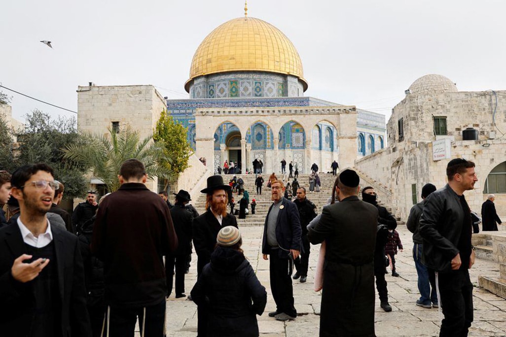image Israel to bar some Muslim citizens from Jerusalem mosque during Ramadan