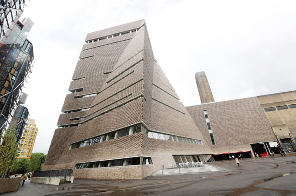 image Man dies after falling from Tate Modern gallery