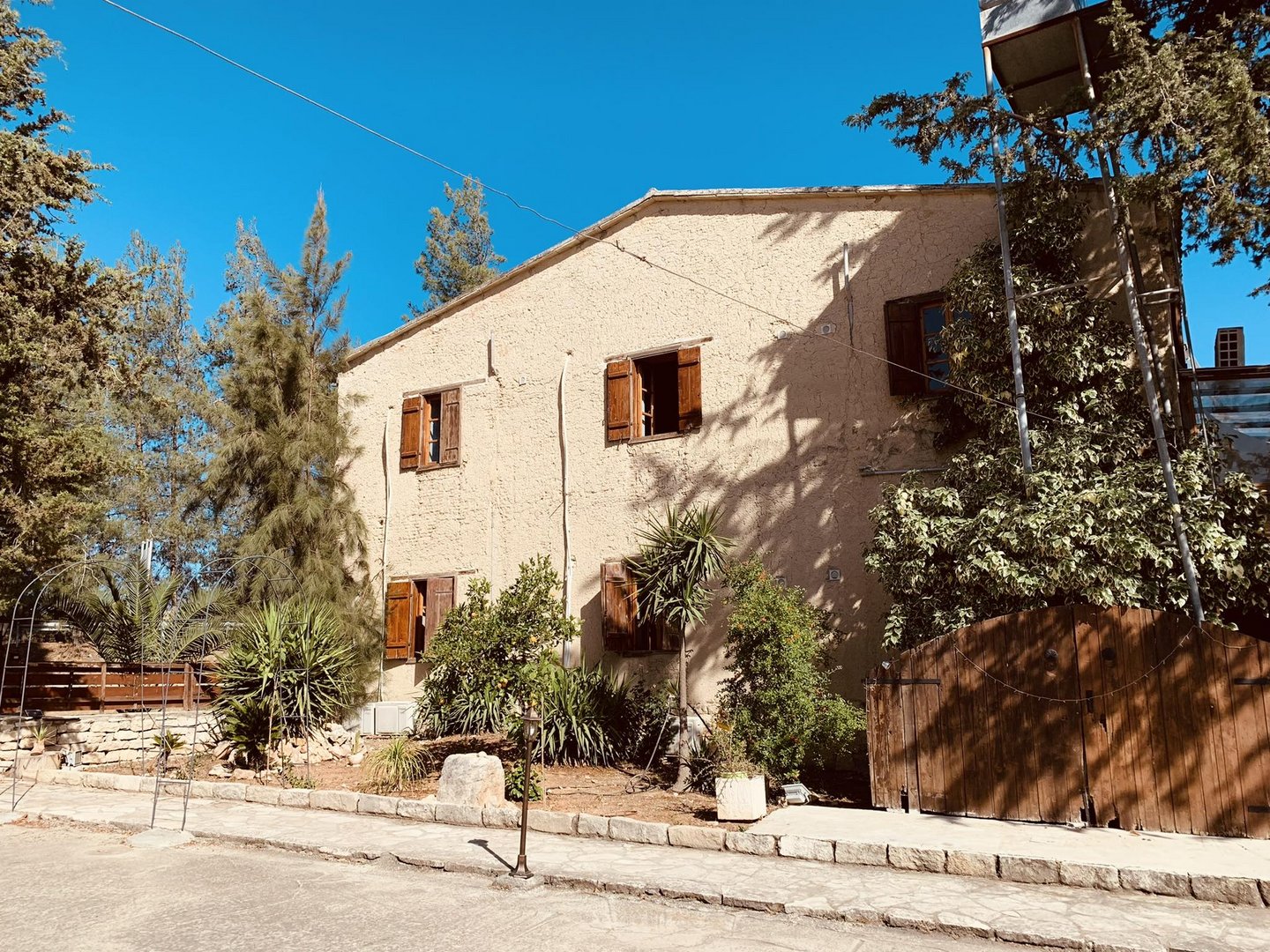 picture of 'to hani' co living space for further down