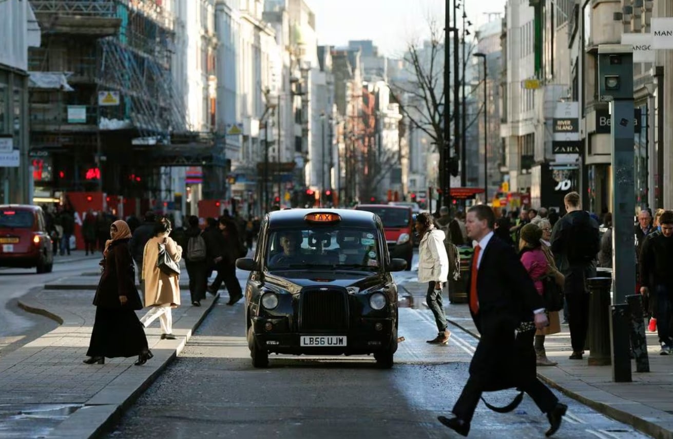 image UK economy falls into recession, adding to Sunak&#8217;s election challenge