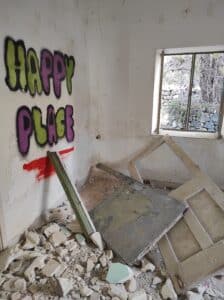 feature iole graffiti