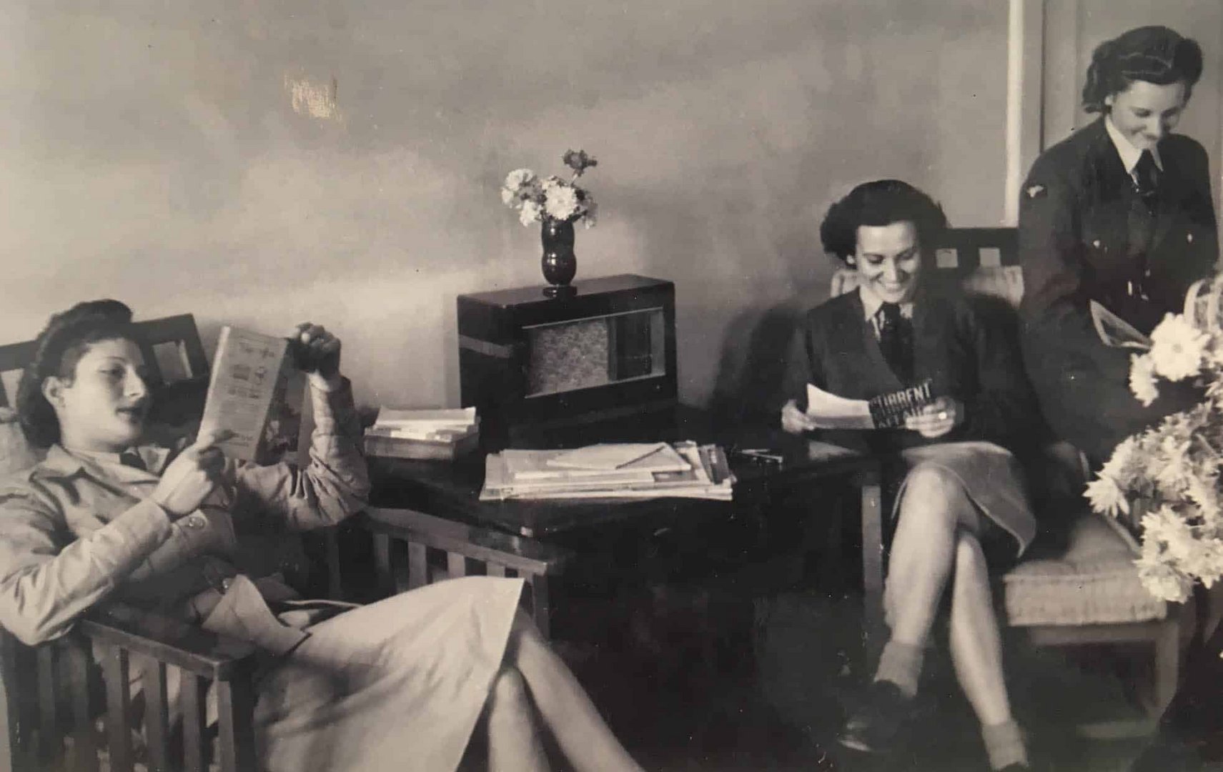 feature jean thraki rossidou jones (left) when she was in the waaf
