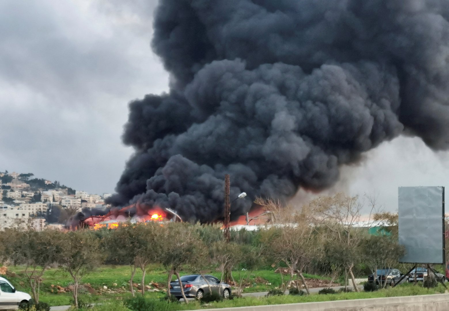 image At least two air strikes hit southern Lebanon, witnesses say