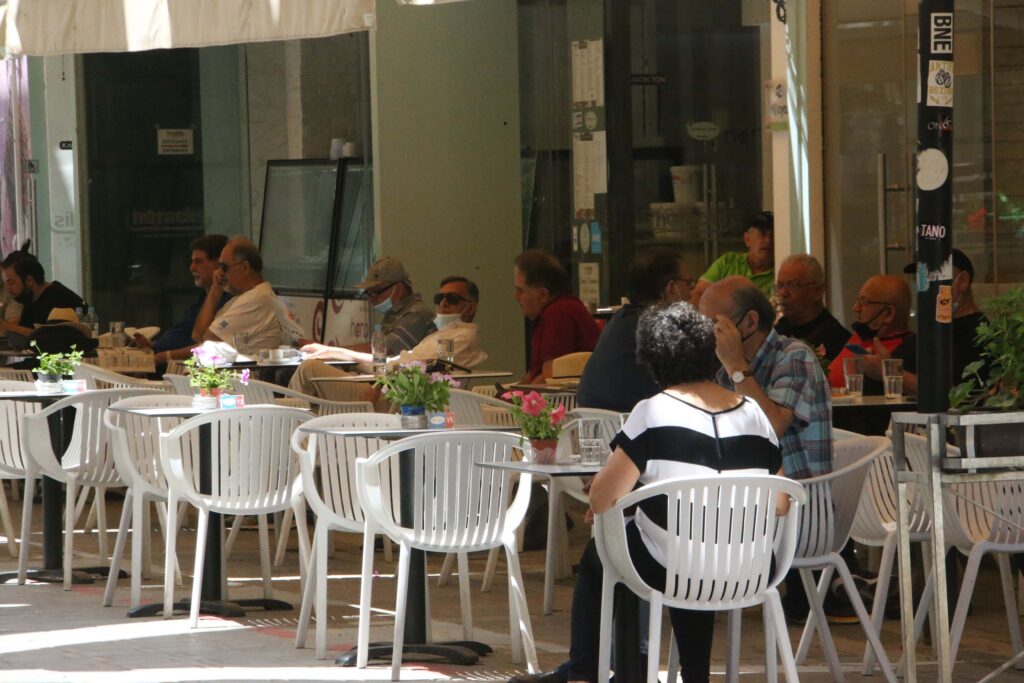image Low attendance and staff shortages at hotels and restaurants