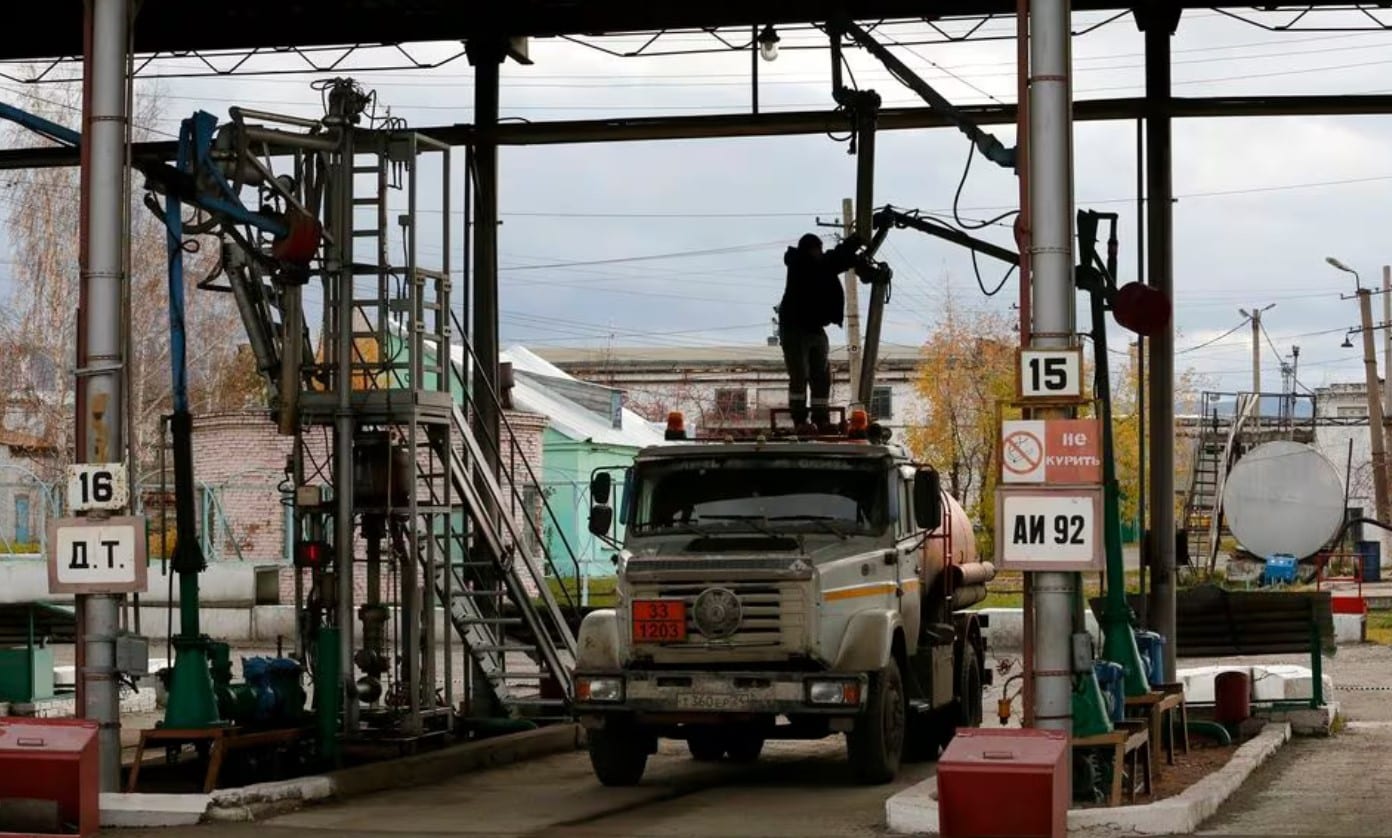 image Russia bans gasoline exports for 6 months from March 1