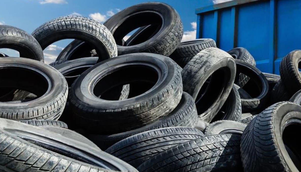 image Recycling tyres and plastics with an ancient heating method