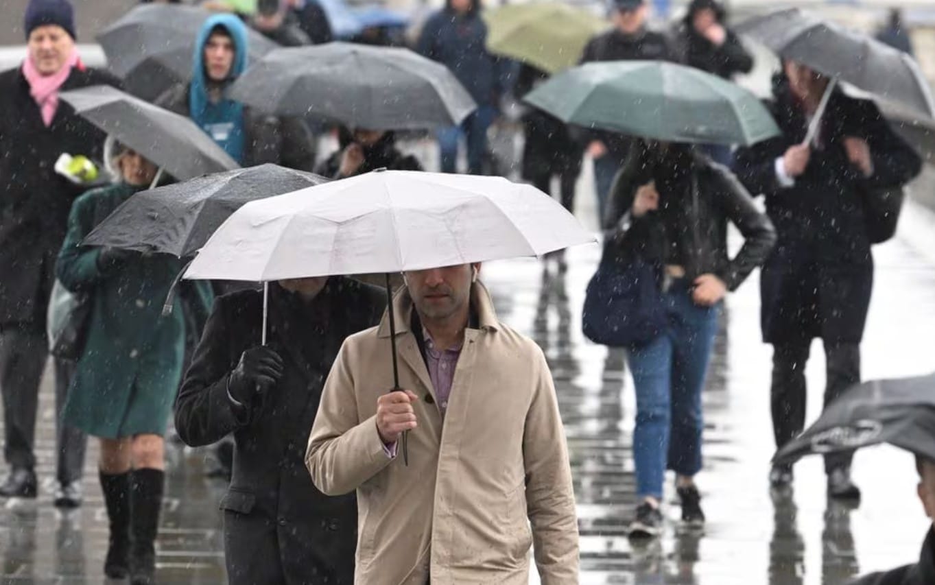 cover UK pay growth slows as jobless rate rises to highest since 2021