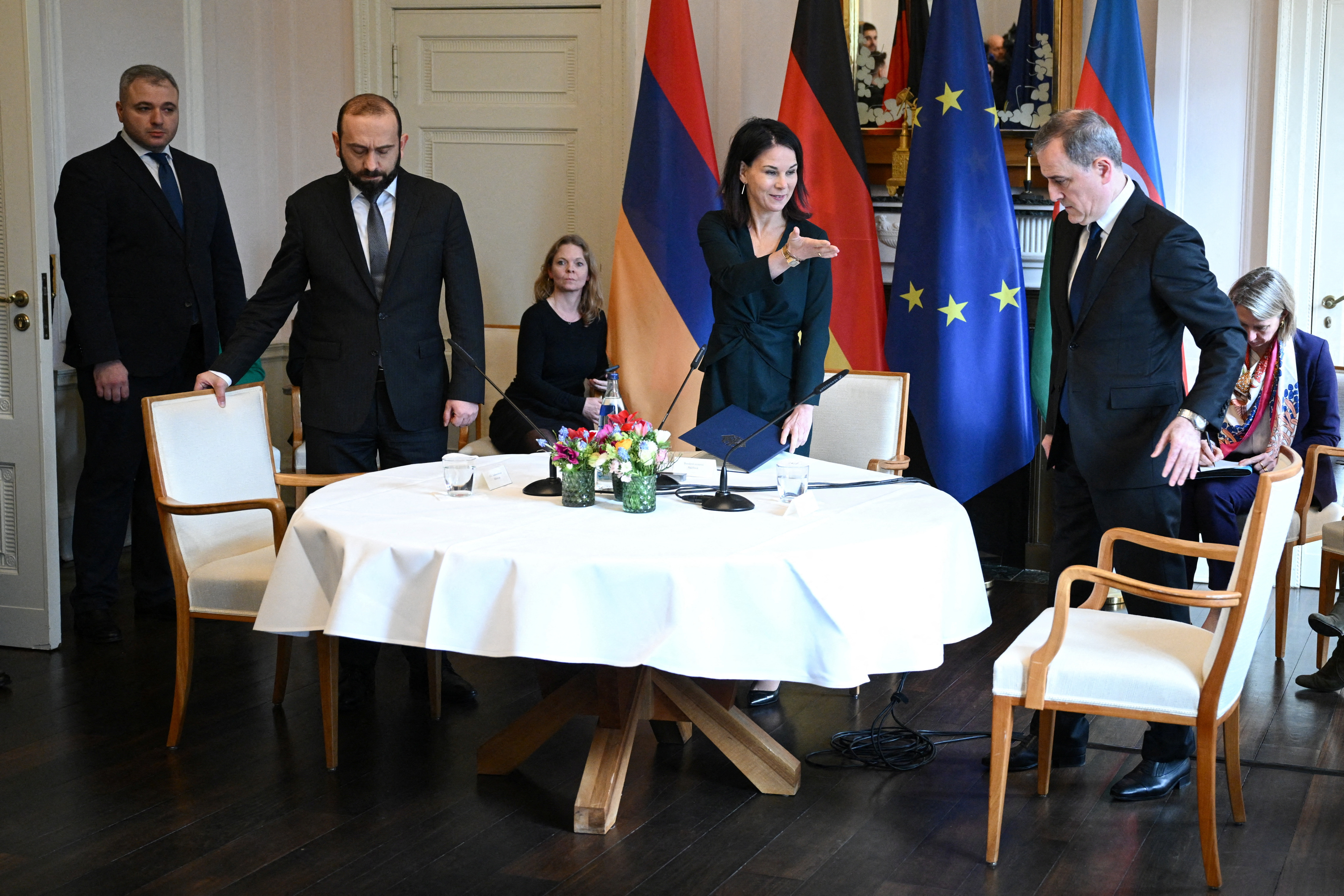 image Armenia&#8217;s PM says he must return disputed areas to Azerbaijan or face war