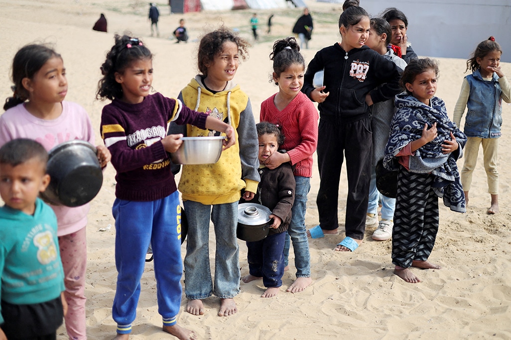 image US makes its first Gaza aid airdrop amid fears of humanitarian disaster