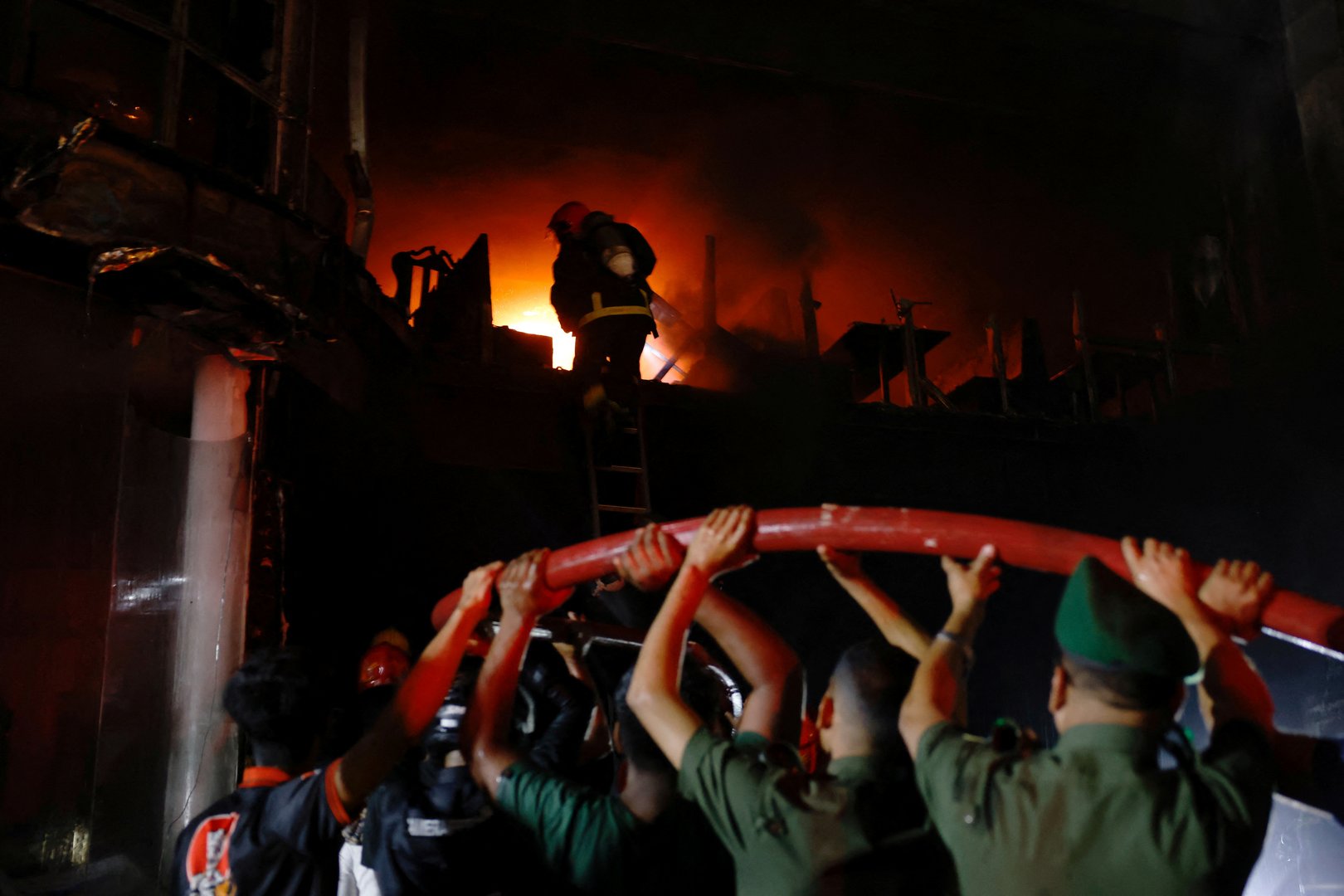 image Bangladesh building fire kills 45, injures dozens