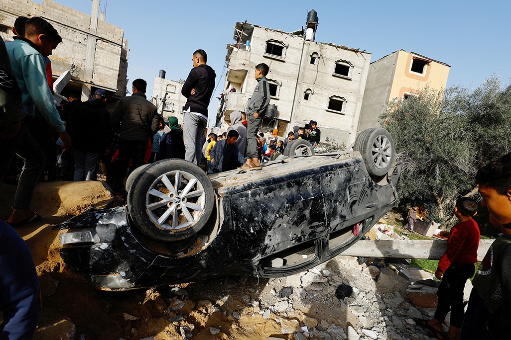 image Hamas presses on with Gaza truce talks in Israels&#8217; absence
