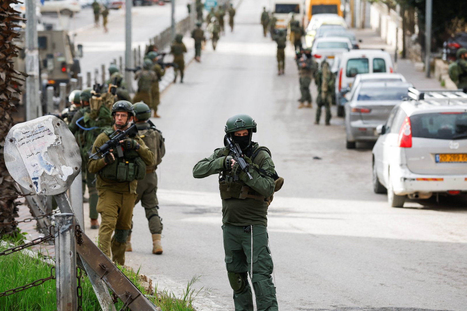 image Israel carries out biggest Ramallah raid in years, witnesses say