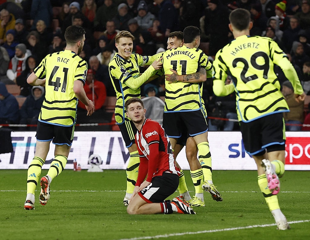 image Arsenal hit Sheffield United for six to keep pace with leaders