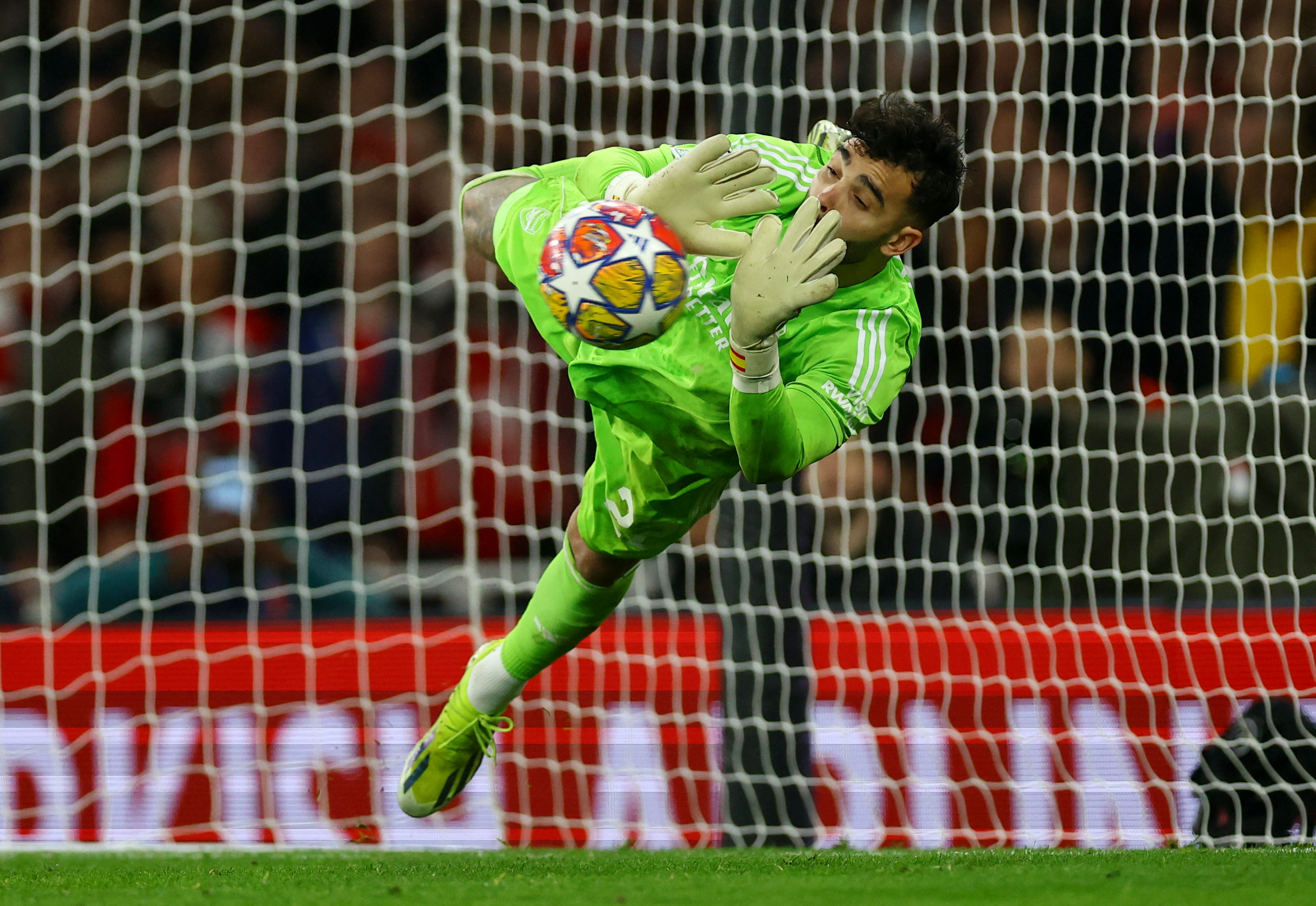 image Raya the hero as Arsenal scrape past Porto, Barca down Napoli to reach quarter finals