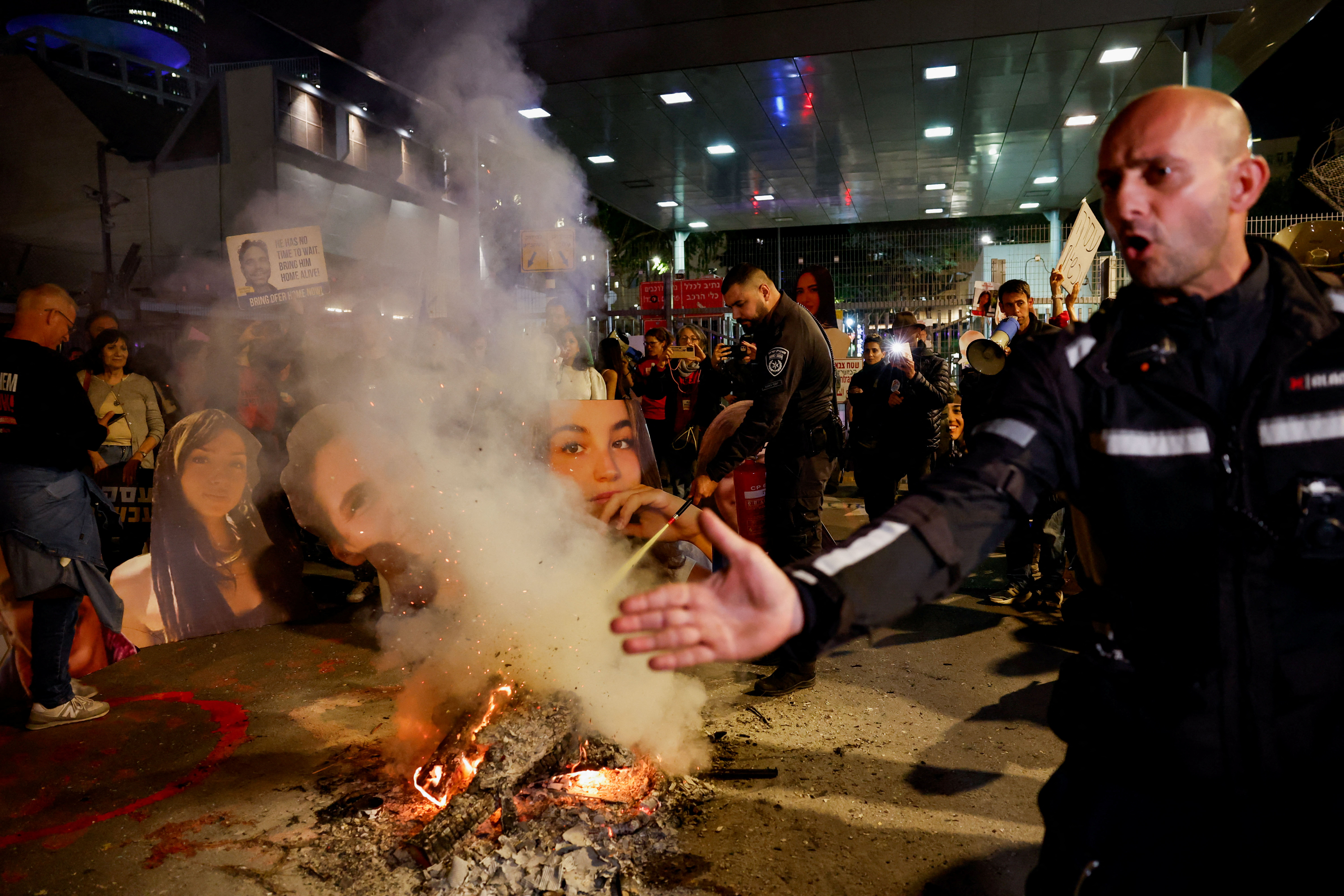 image Thousands in Israel protest for hostages release, conscription of ultra-Orthodox