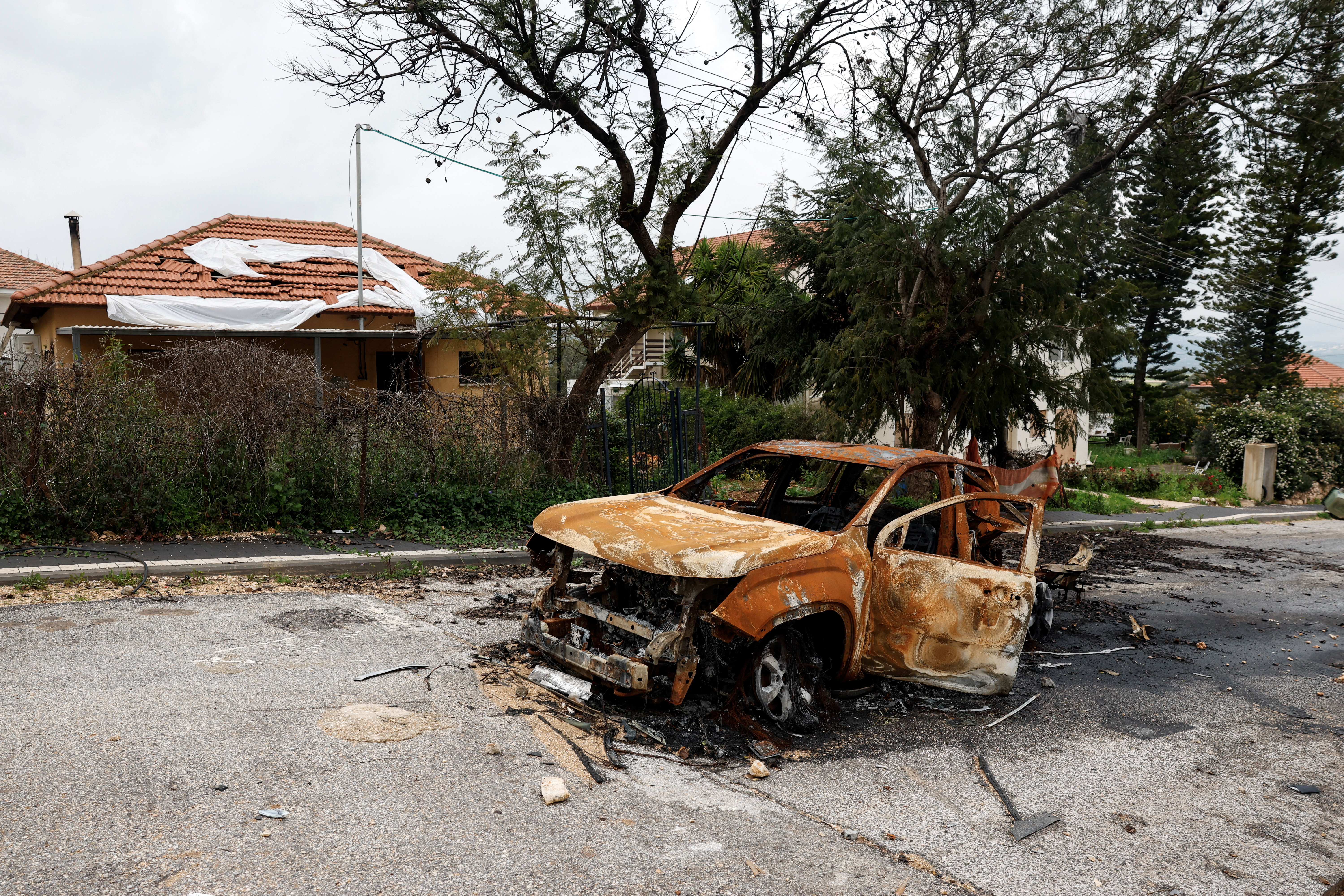 image Three UN observers and a translator wounded in south Lebanon, peacekeeping mission says