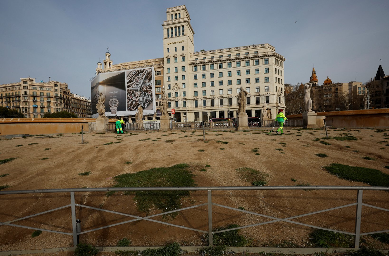 image Ahead of Easter rush, officials say drought must not put off Barcelona tourists