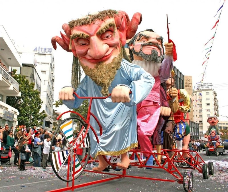 image Rain fails to spoil Limassol carnival parade (photos)