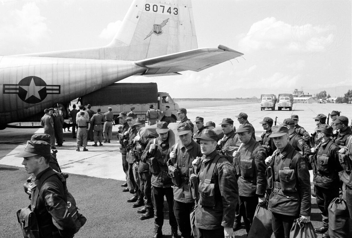 feature tom a company of 44 swedish soldiers arriving in 1964