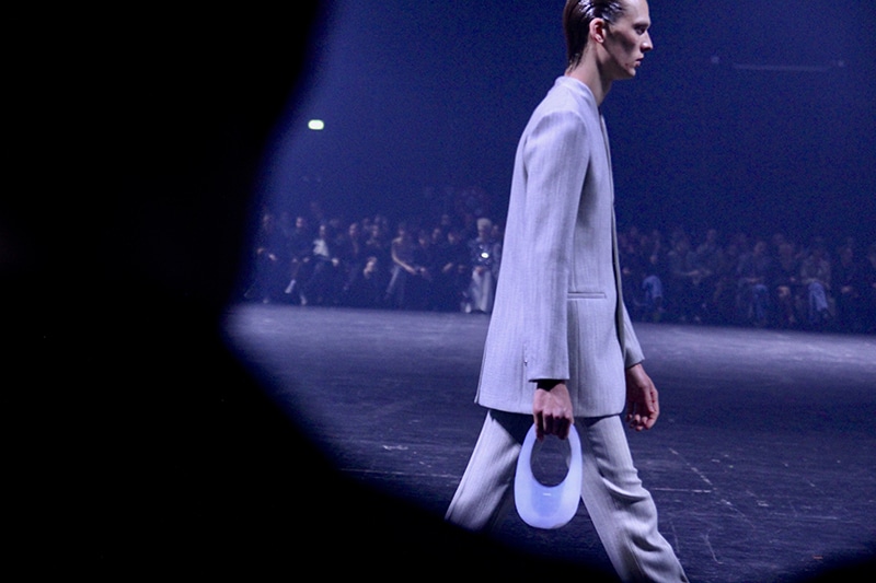 feature2 the bag on the runway photo by romylia michaloudi