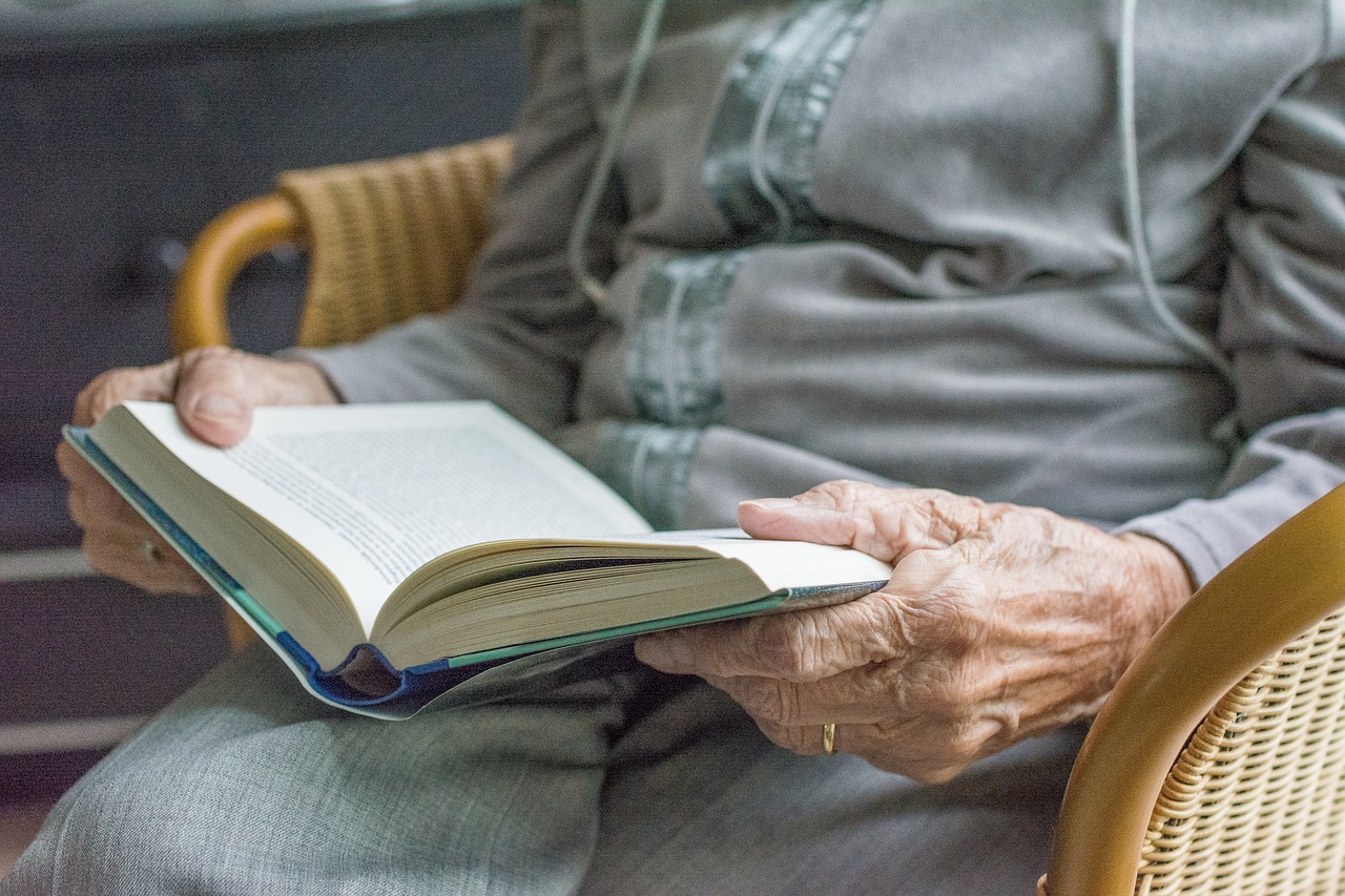 image Swiss vote to give pensioners an extra month&#8217;s of pay