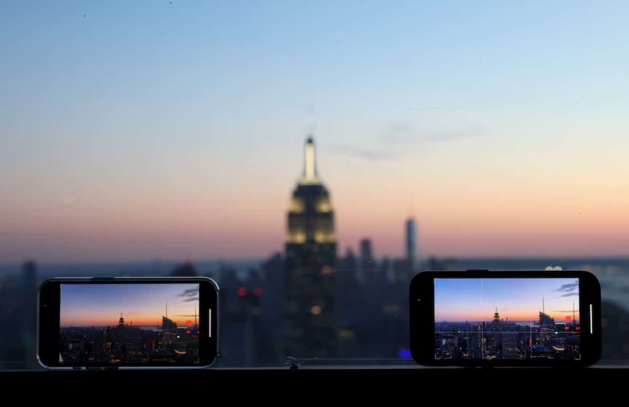 image Global smartphone market set to rebound in 2024, report says