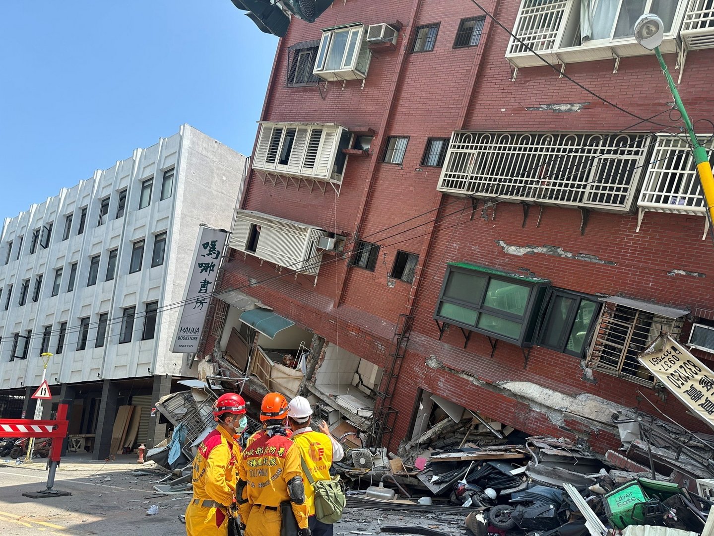 image Taiwan&#8217;s strongest earthquake in 25 years kills seven, traps 77 (Update 3)