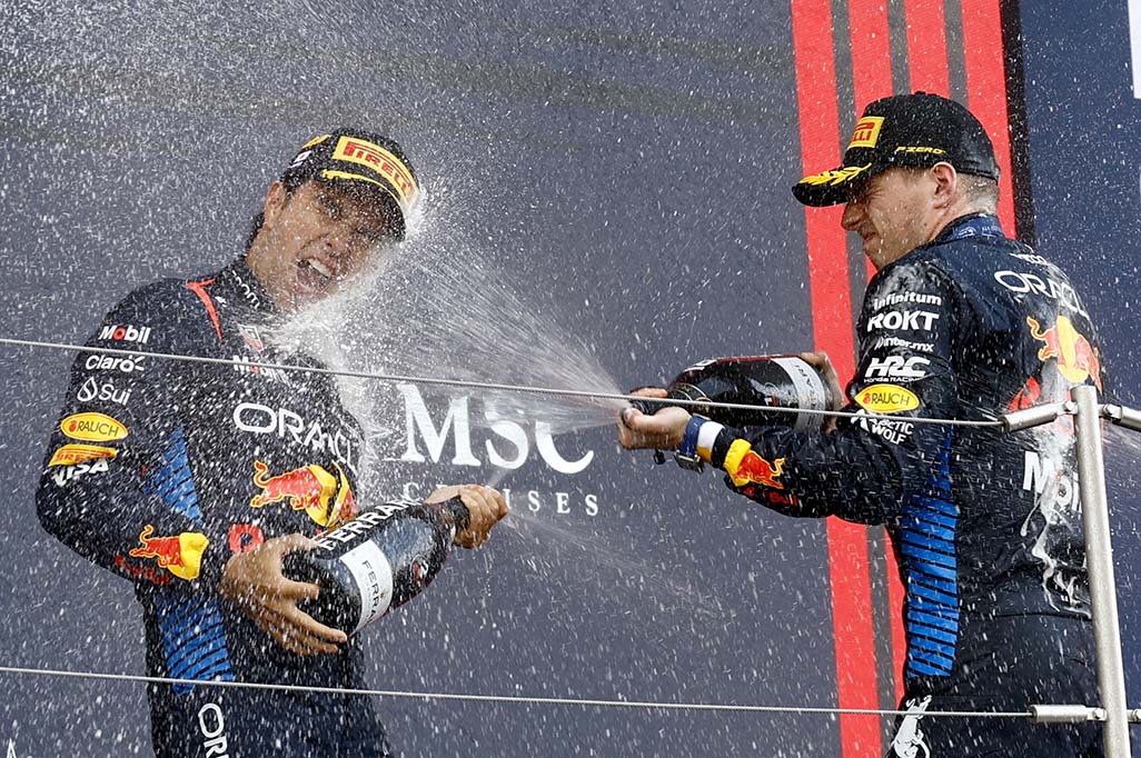 image Verstappen returns to winning ways to lead Red Bull 1-2 in Japan